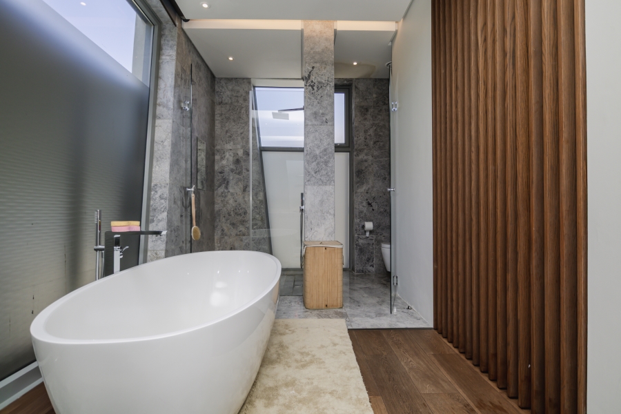 4 Bedroom Property for Sale in Fresnaye Western Cape